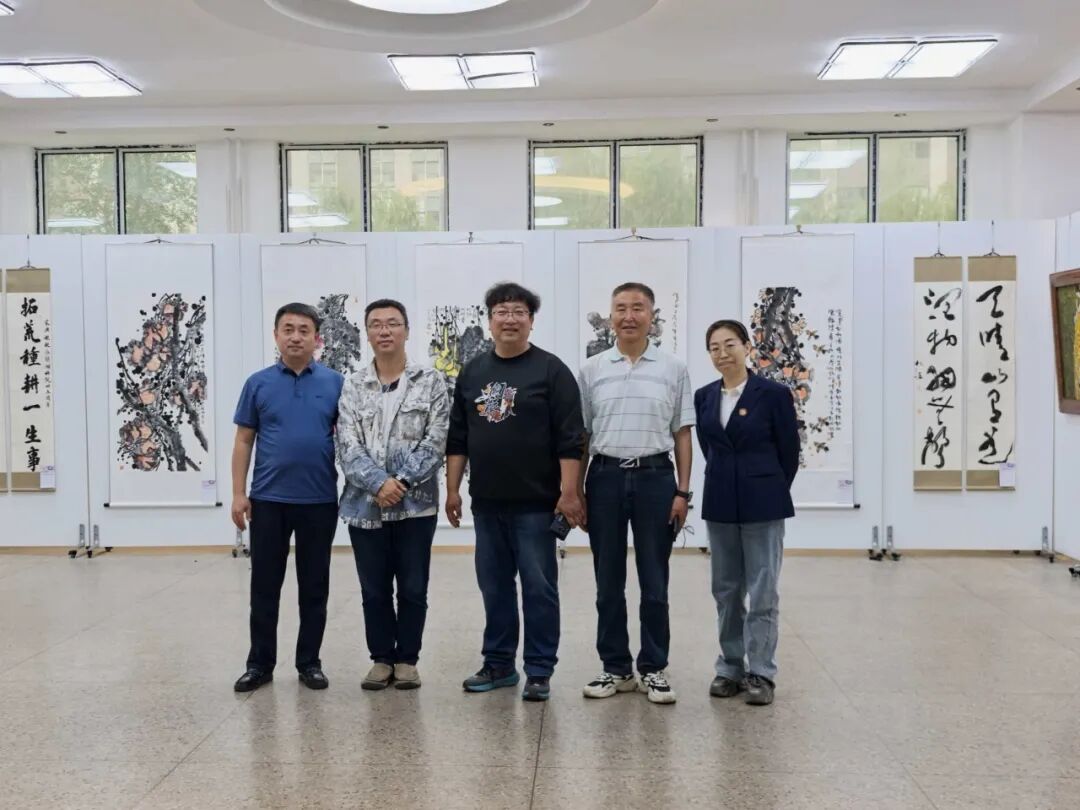 文化薪火，共話初心——知名主持人高源來校參觀交流側(cè)記